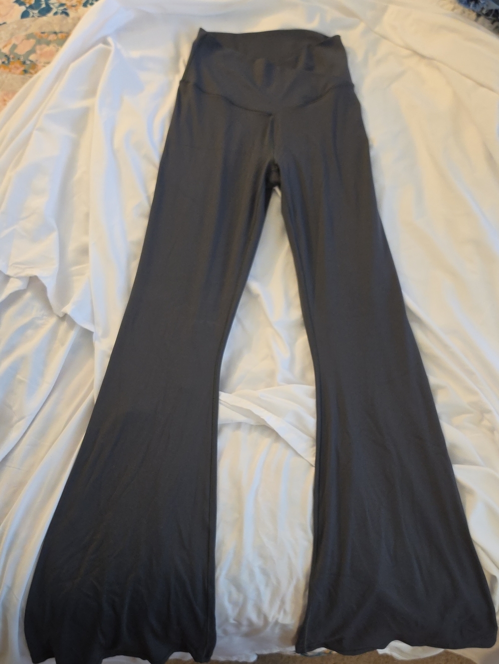 Aerie Offline Women's Gray Flare Yoga Pants with High Crossover Waist, Medium
